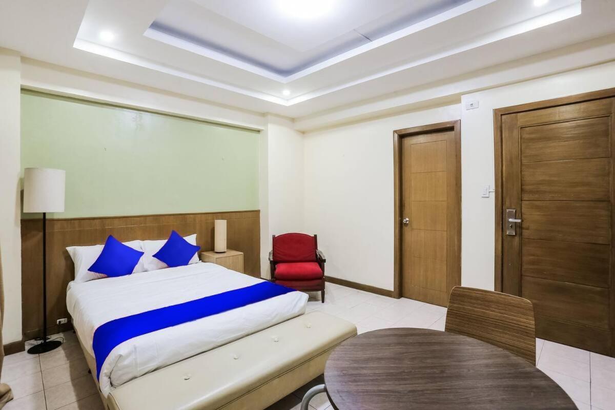 Alley 8 Makati Макати Экстерьер фото