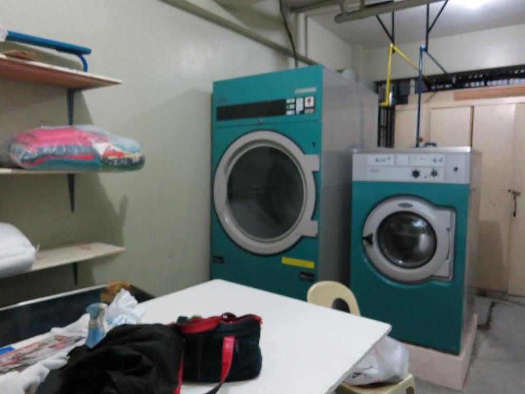 Alley 8 Makati Макати Экстерьер фото