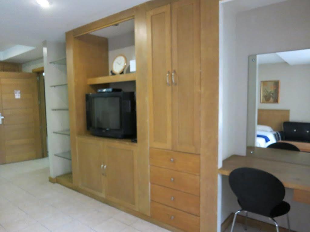 Alley 8 Makati Макати Экстерьер фото